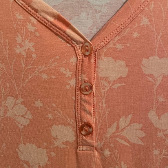 LuLaRoe Bailey Y Neck Short Sleeve Tee Size Large - Picture 2 of 5